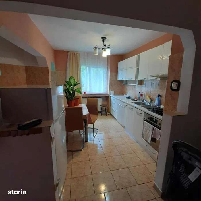 Apartament 3 camere, 70 mp,  Etaj 1/4 – Micro 16, Universului colt c - Imagine principală: 4/8