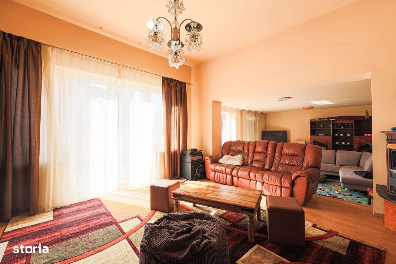 Vilă cu 6 camere în zona rezidențială - Poltura - Imagine principală: 2/13