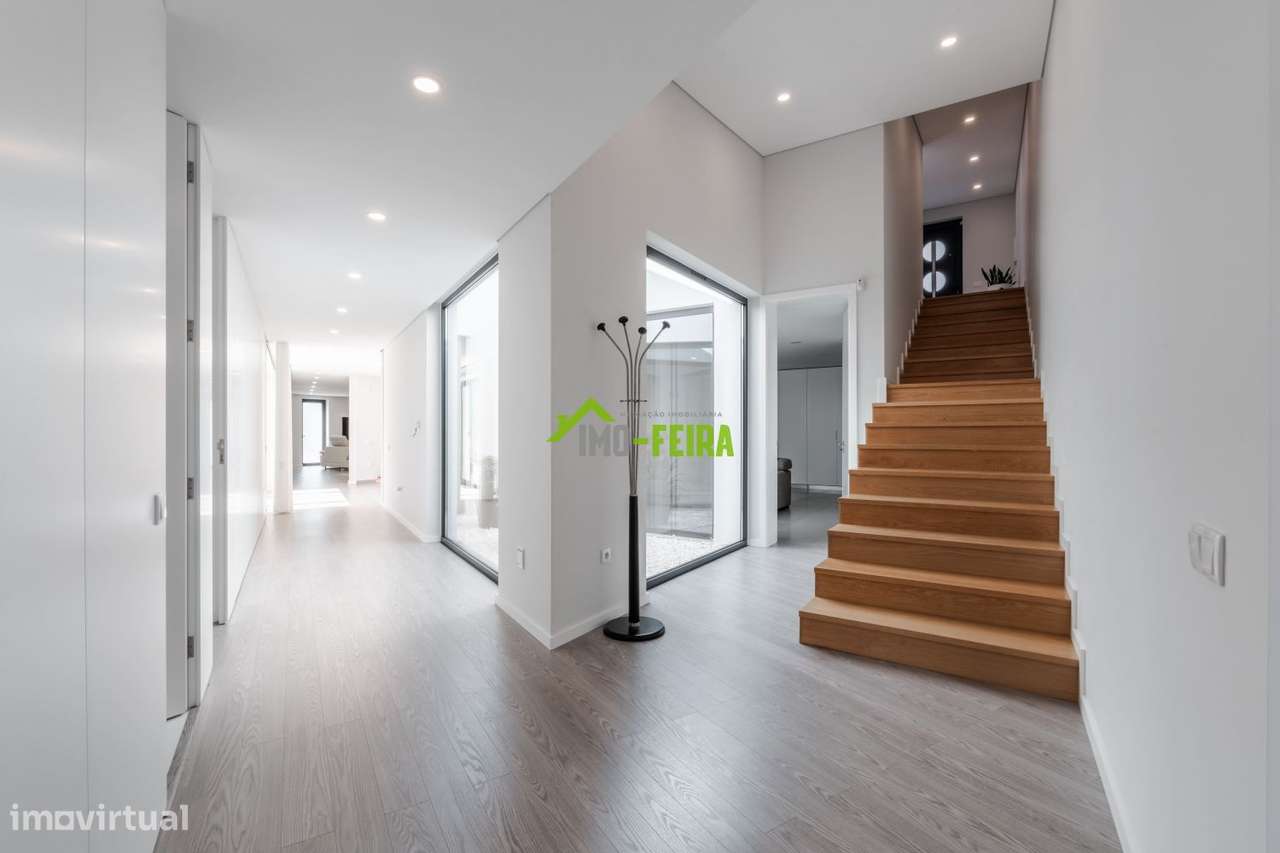 MORADIA LUXO COM PISCINA-12