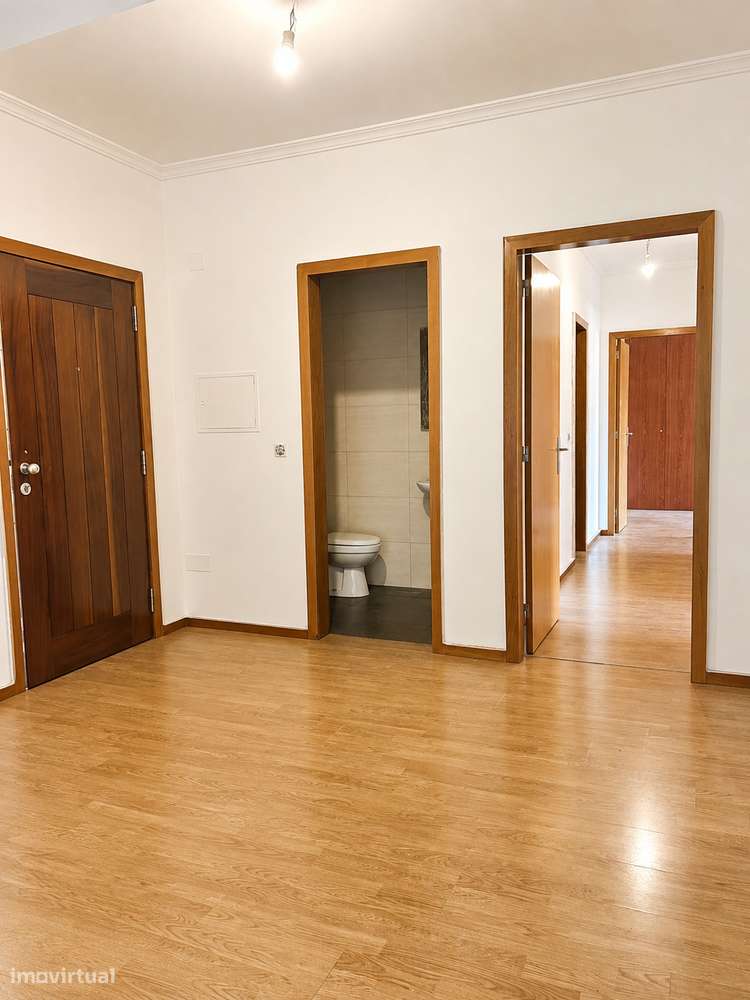 T3 renovado com 4 varandas, garagem, virado a Sul | Marco de Canaveses-2