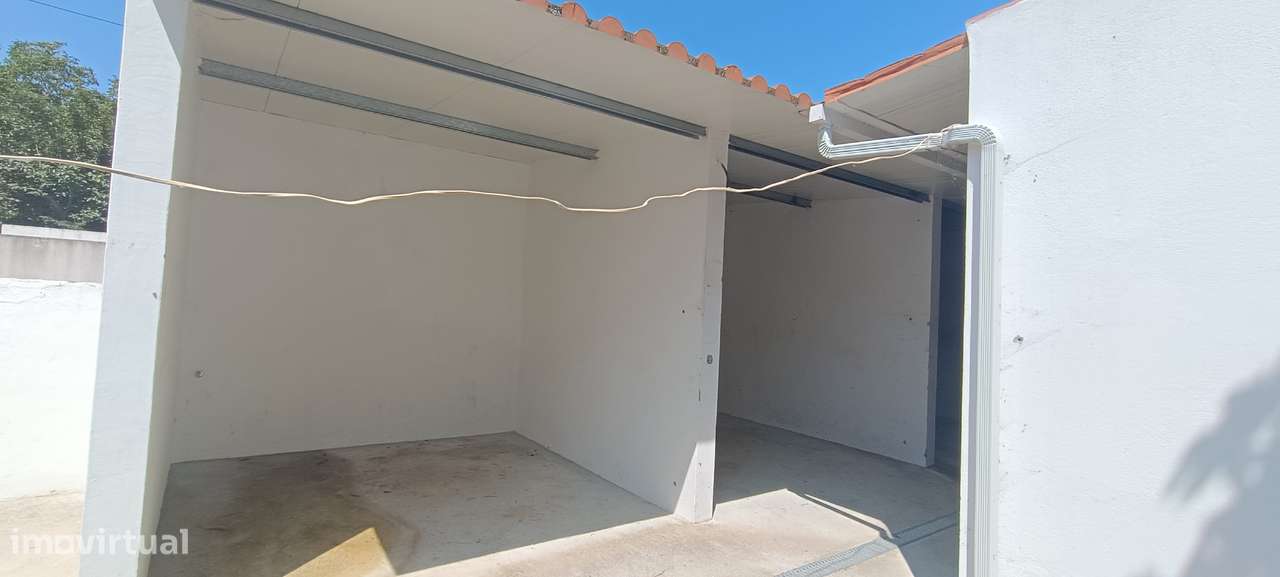 Moradia V5 com logradouro e 10 boxes para cavalos-42