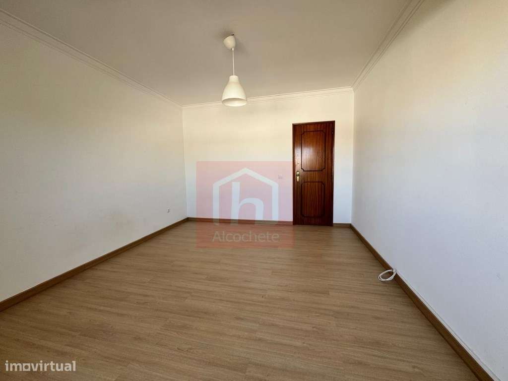Apartamento T3 no centro do Montijo-18