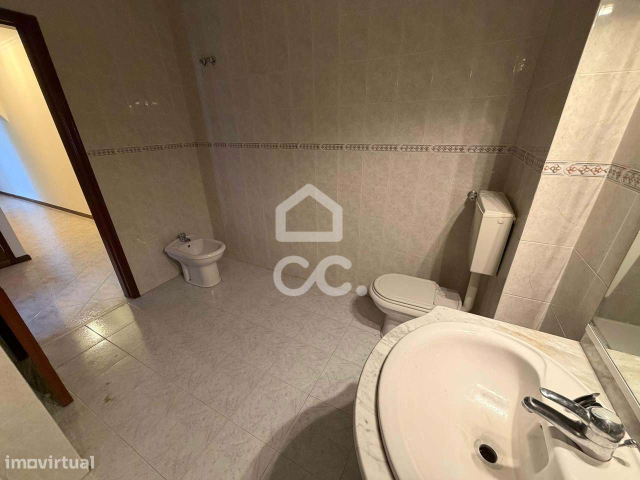 T2 espaçoso com Lareira, Varanda e Garagem - Algueirão-11