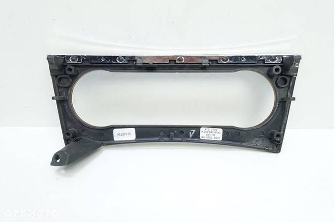 RAMKA PANELU KLIMATYZACJI MERCEDES C W203 A2036804182 - 3