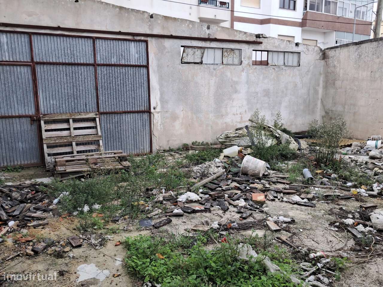 Moradia para recuperar na cidade de Caldas da Rainha - Grande imagem: 4/8