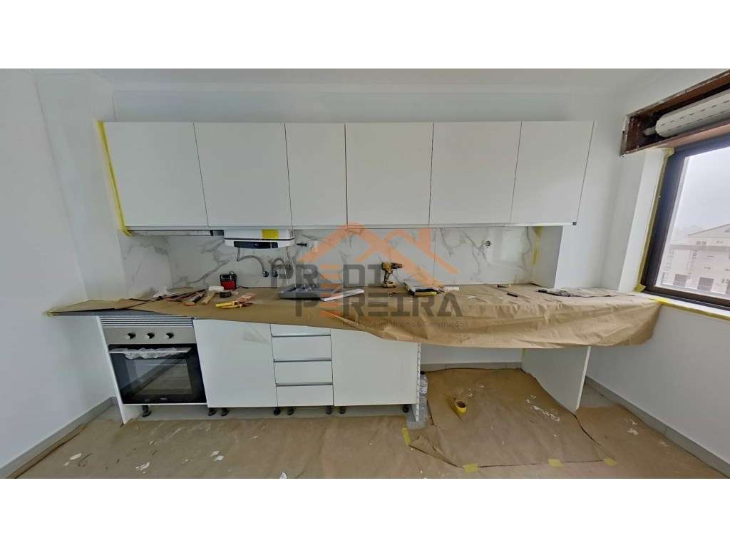 T2 renovado na Tapada das Mercês - A oportunidade que procurava, es... - Grande imagem: 2/23