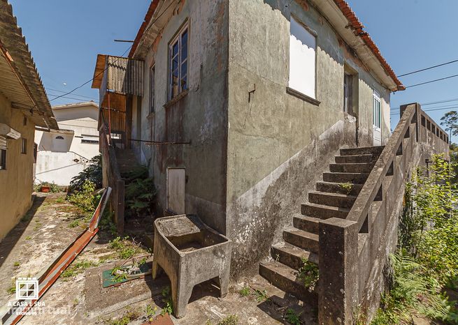 Moradia T3 para reabilitação no centro de Rio Meão, S.M. Feira-14