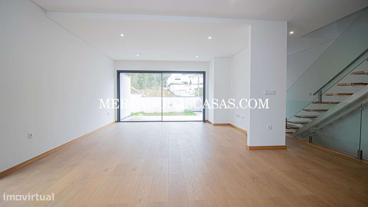 Moradia T3 em Lobão, muita luz e amplitude-6