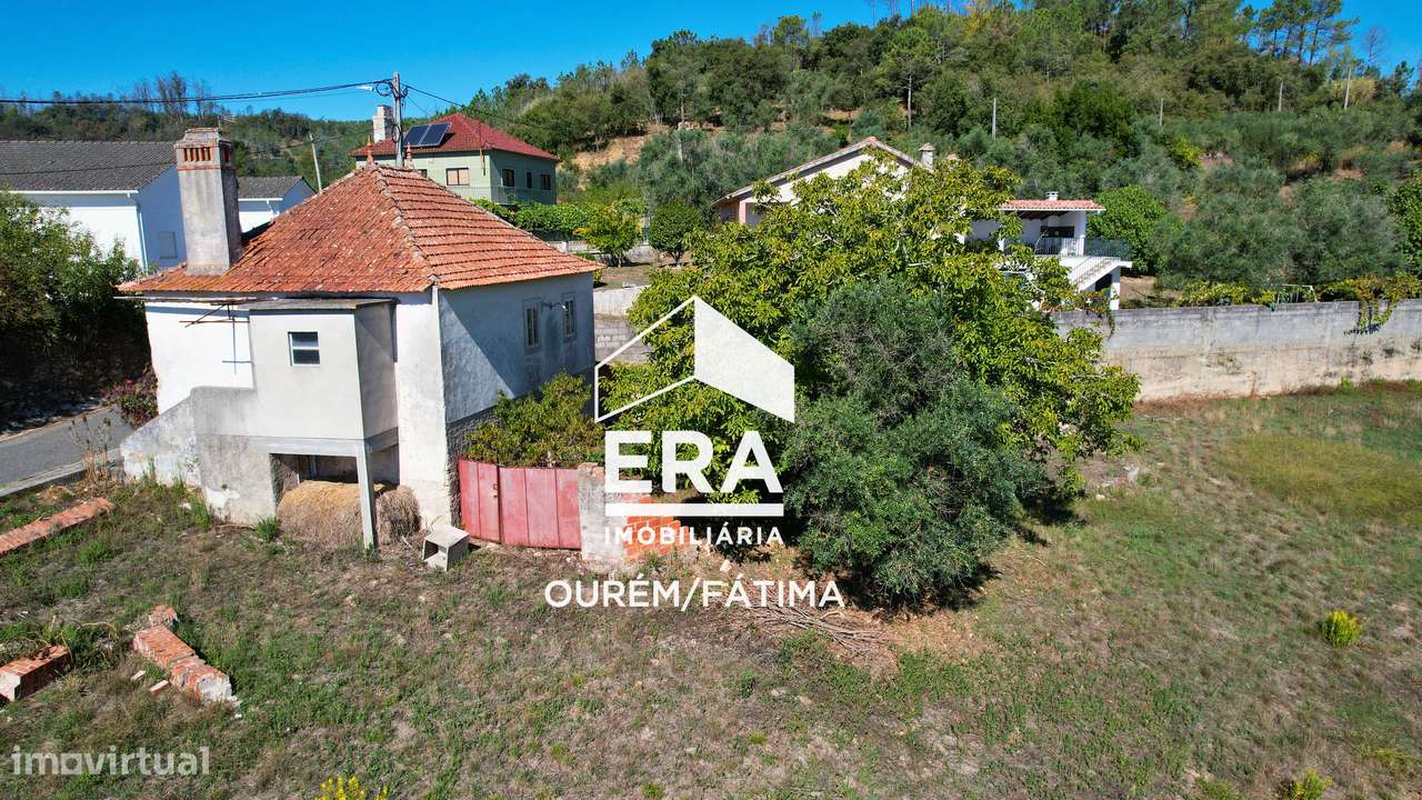 Moradia T2 para reconstrução no Olival-13