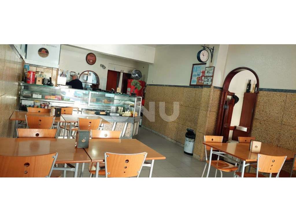 Café/Restaurante com História em Cavadas-20