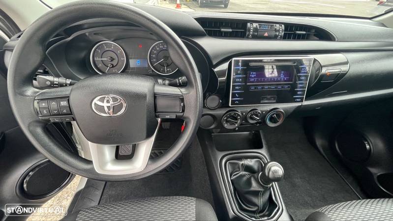 Toyota Hilux 2.4 D-4D 4X2 - 5