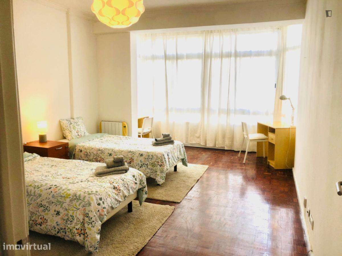 Quarto - localizado em Amadora Lisbon - Grande imagem: 4/10