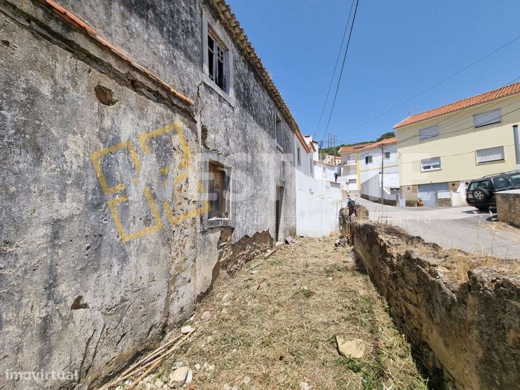 Moradia T3 em Ruína com Excelente Exposição Solar e Lote de 272m² -...-9
