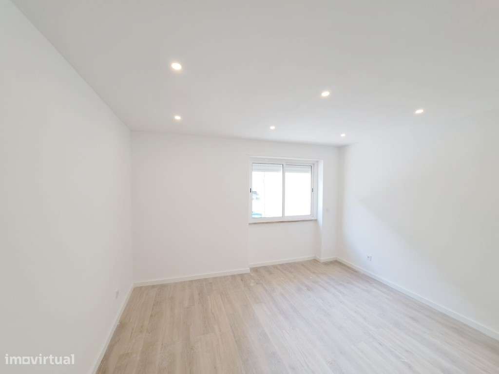 Apartamento T2 com pátio para venda em Algueirão-Mem Martins - Sint...-6