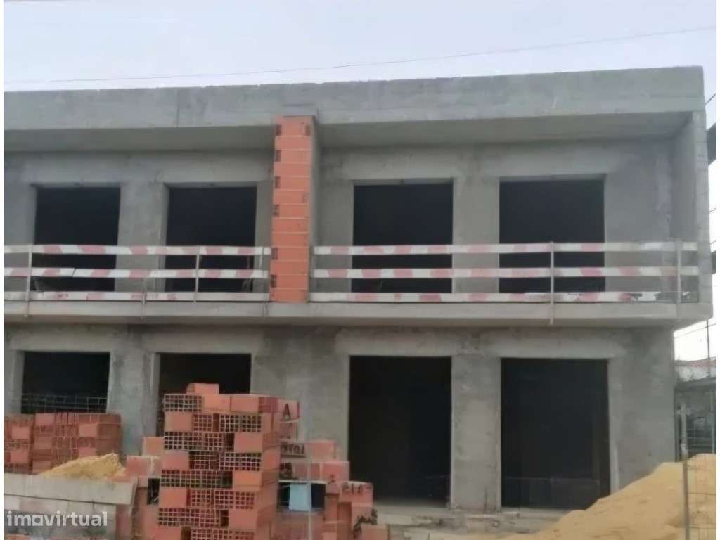 MORADIA T4 EM FERNÃO FERRO - NOVA (COM PISCINA)-0