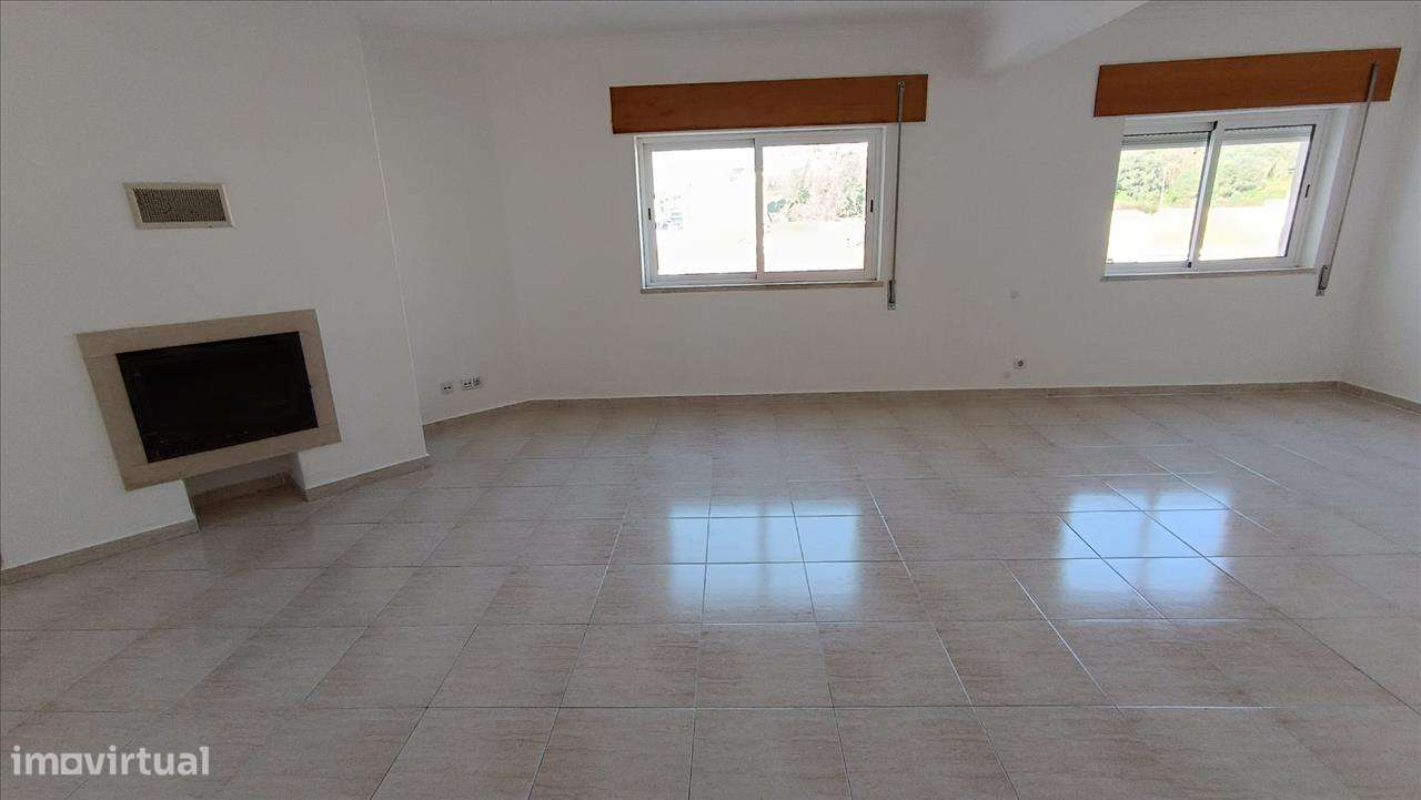 Apartamento T2 - Imóvel ocupado, não disponível para visitas - Grande imagem: 3/13