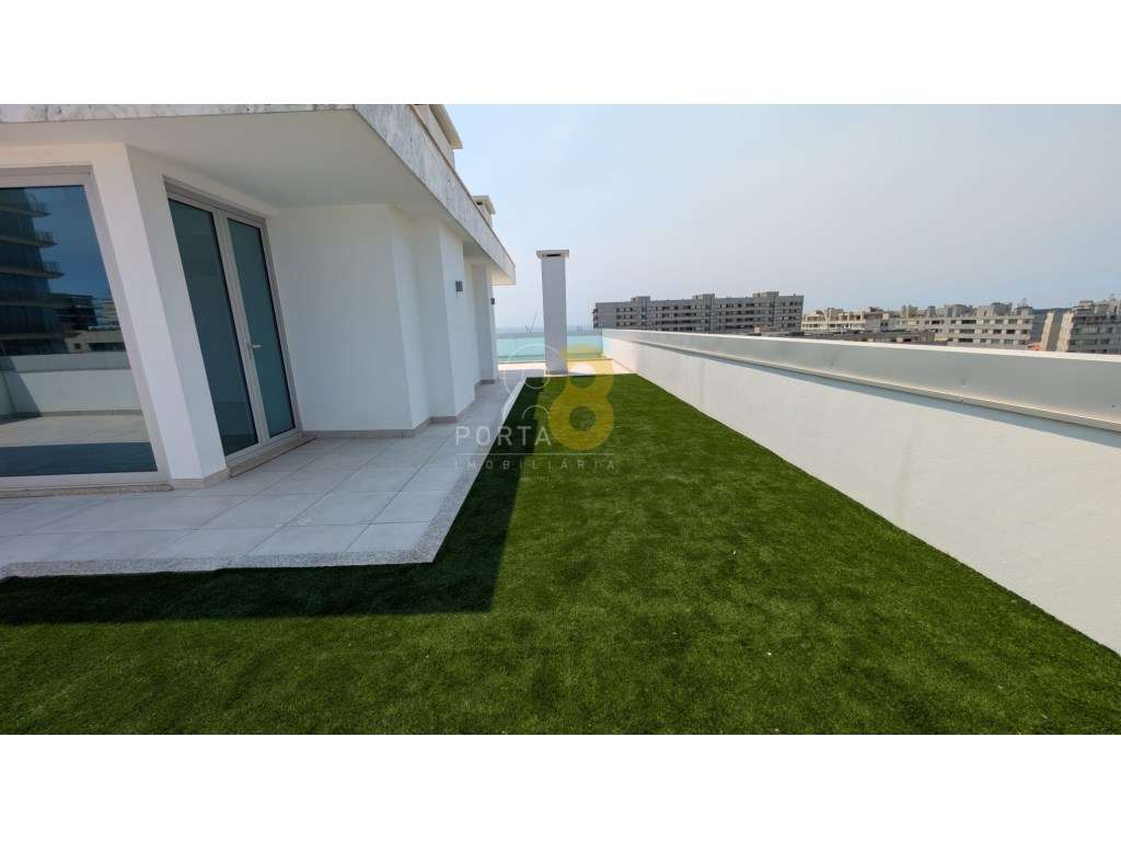 T2 Exclusivo com Terraço de 80 m² | 2 Suites | Piscina e Garagem Box-26