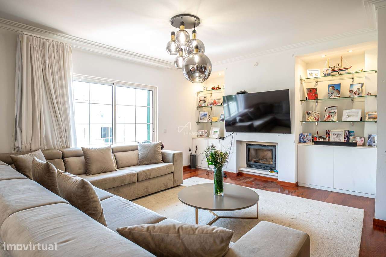 Moradia Independente no Estoril com 4 Quartos, Piscina e Garagem - Grande imagem: 4/34