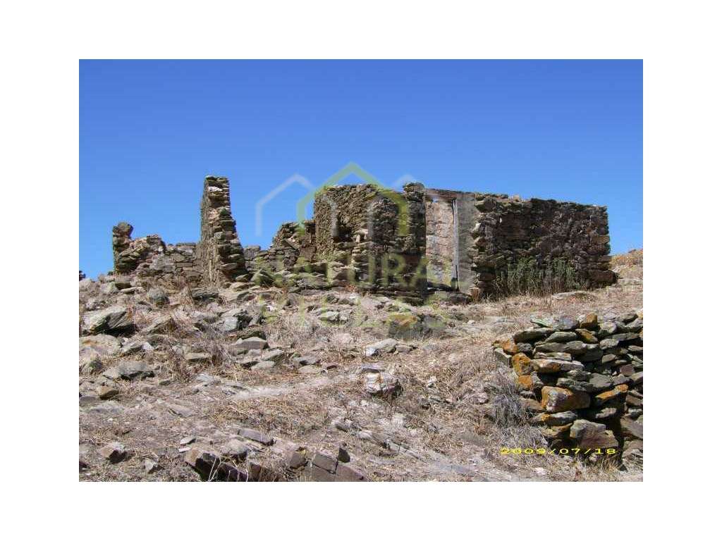 Ruína com Vista Panorâmica Mar, Santa Catarina da Fonte do Bispo, T... - Grande imagem: 4/8
