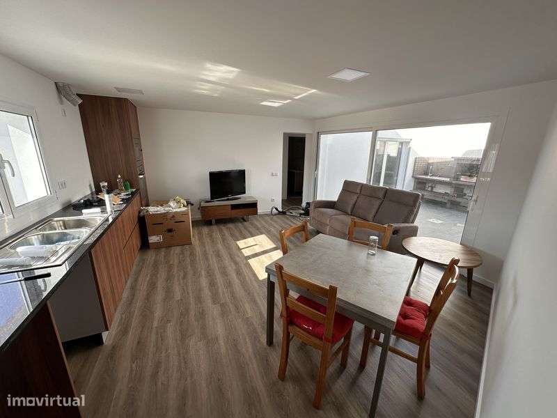 Apartameto T2 novo, mobilado e  churrasqueira