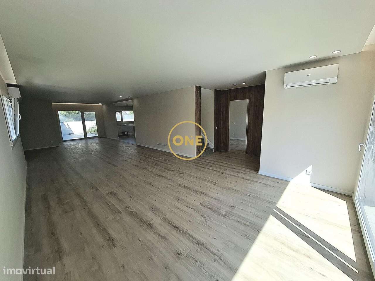 Moradia T5 de Arquitetura Contemporânea com Piscina — Ponte de Rol, To - Grande imagem: 5/22