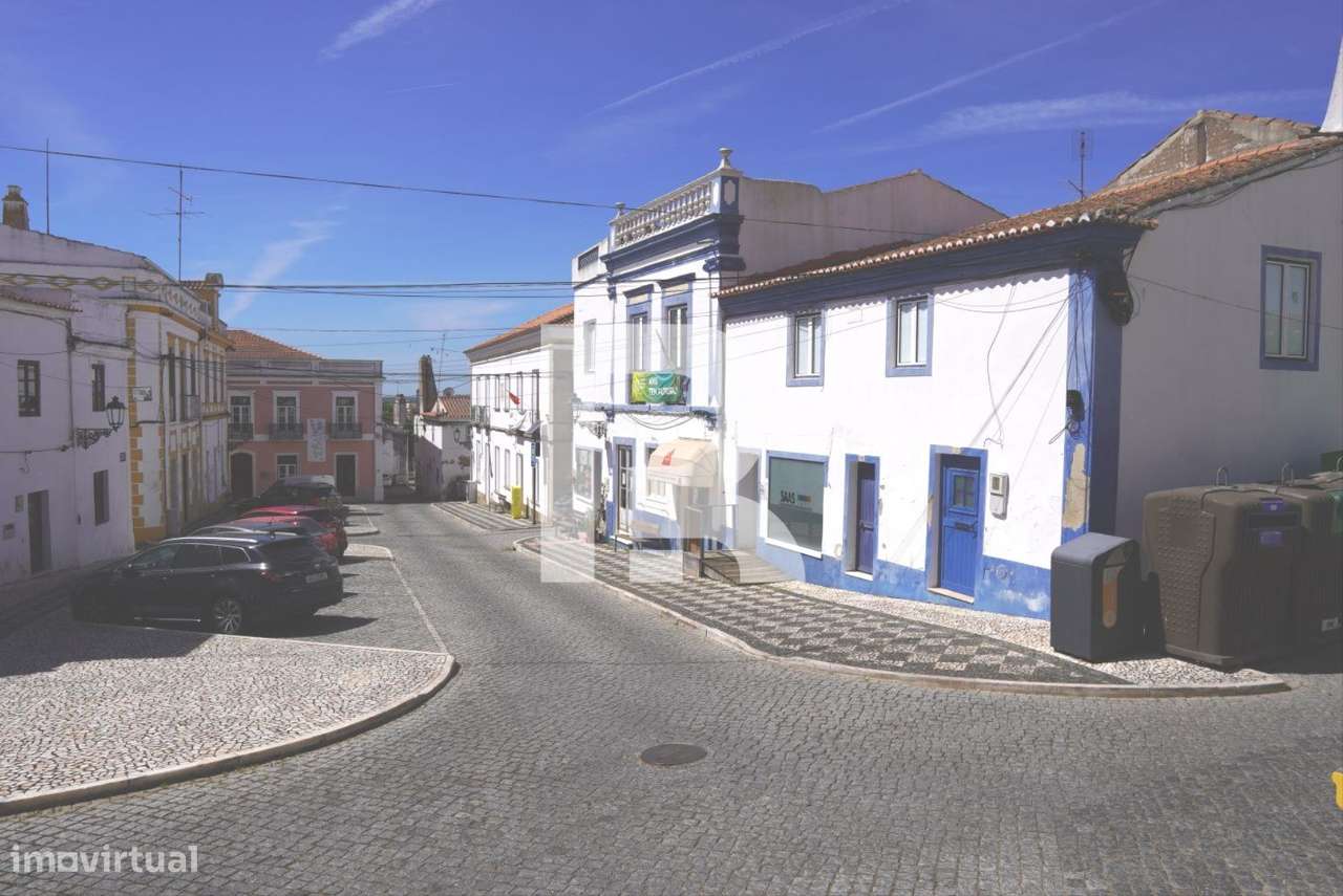 Moradia  T7 de 2 pisos p/ recuperação total em Avis-4