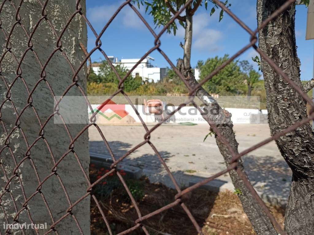 Terreno rústico vista de mar, com armazém não legal - Grande imagem: 2/7