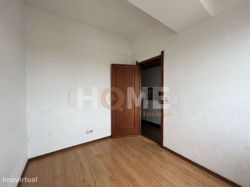 Apartamento T3+1, com varanda à Av. Fernão de Magalhães- Bonfim- Porto-10