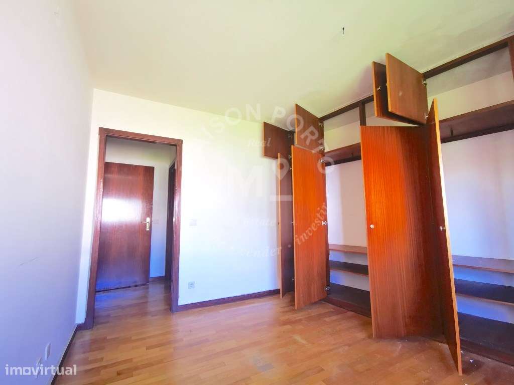 Apartamento T3 com Varanda e Garagem em Serralves, Porto - Grande imagem: 2/19