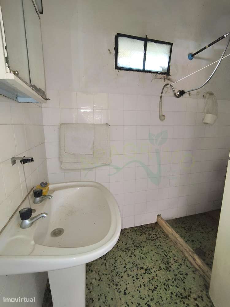 Moradia para restauro em Penela da Beira-14