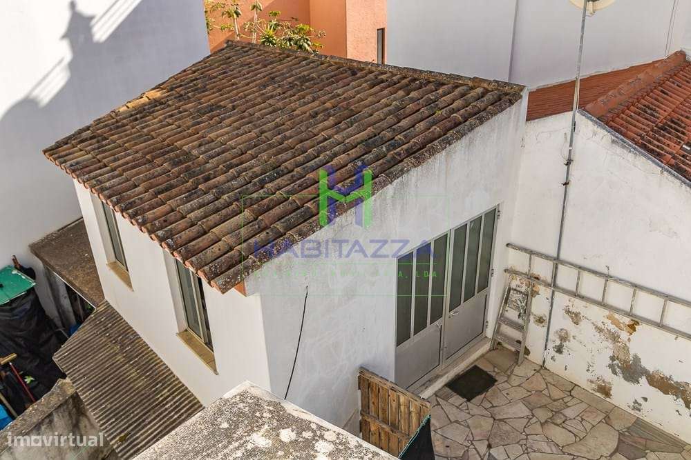 Moradia T2, com anexos e bom quintal, no coração da Praia da Luz-18