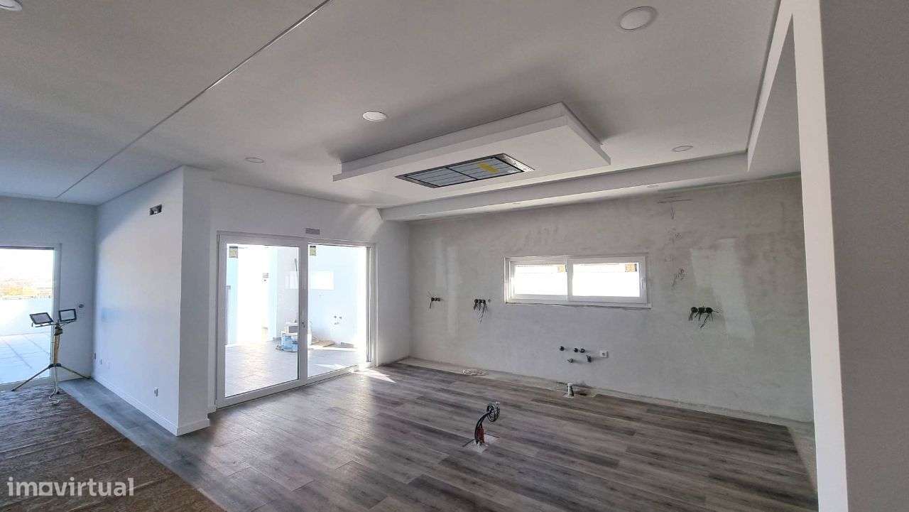 Moradia Térrea, com piscina – Azeitão-8