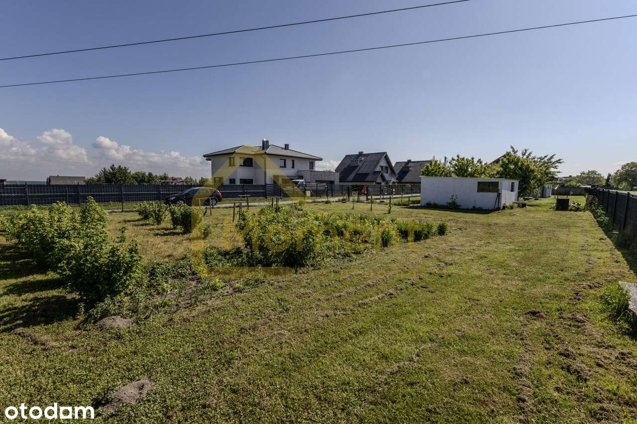 Ekonomiczny dom z garażem i pięknym ogrodem-4