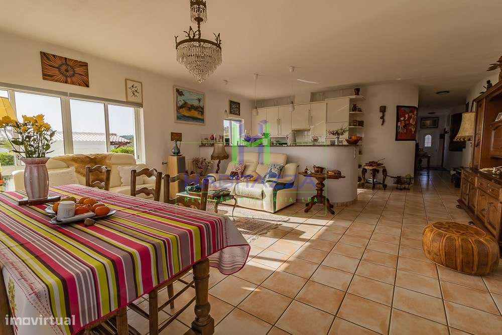 Fantástica Moradia Térrea T3+1, com piscina, grande jardim, e garagem,-27