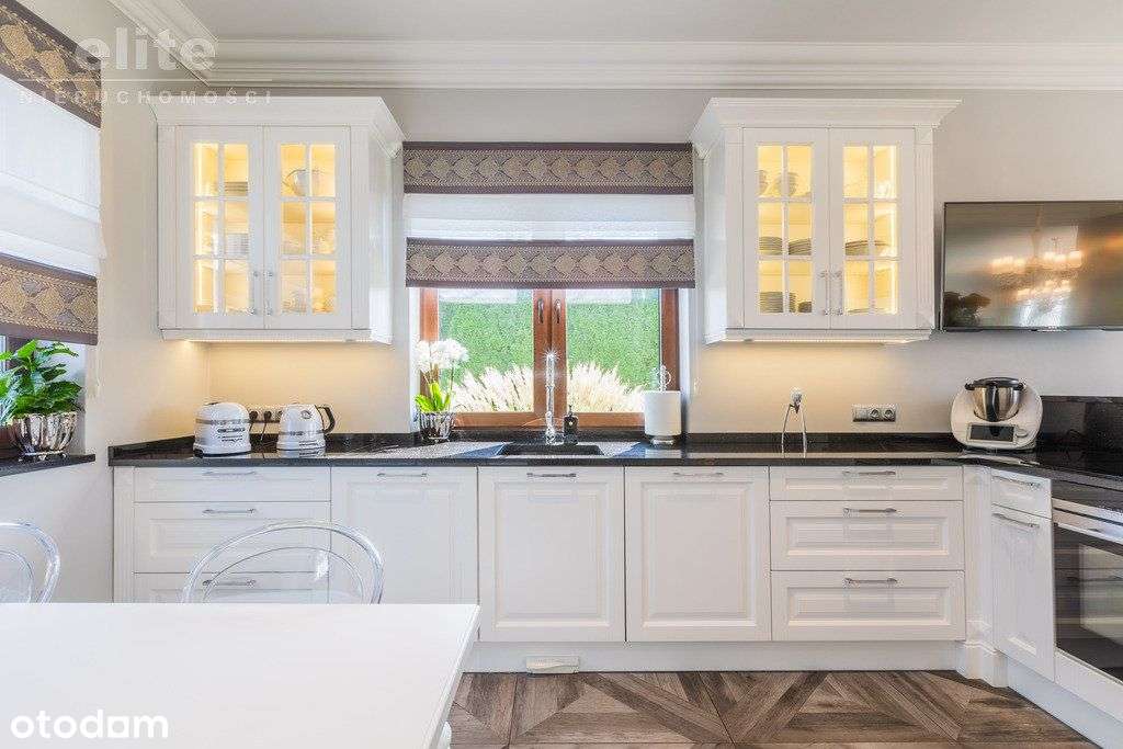 Na sprzedaż stylowy luksusowy dom z basenem !-18