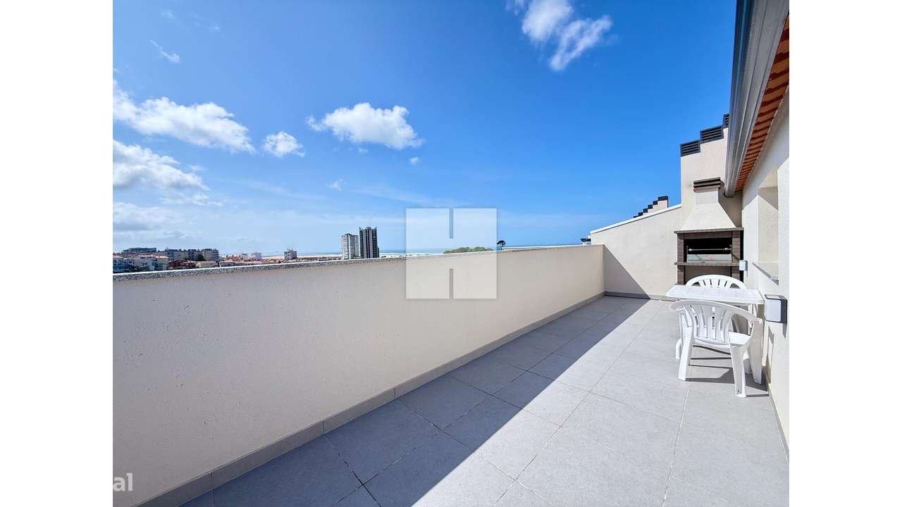 Espaçoso T4+1 Duplex c/ Vista Mar-45