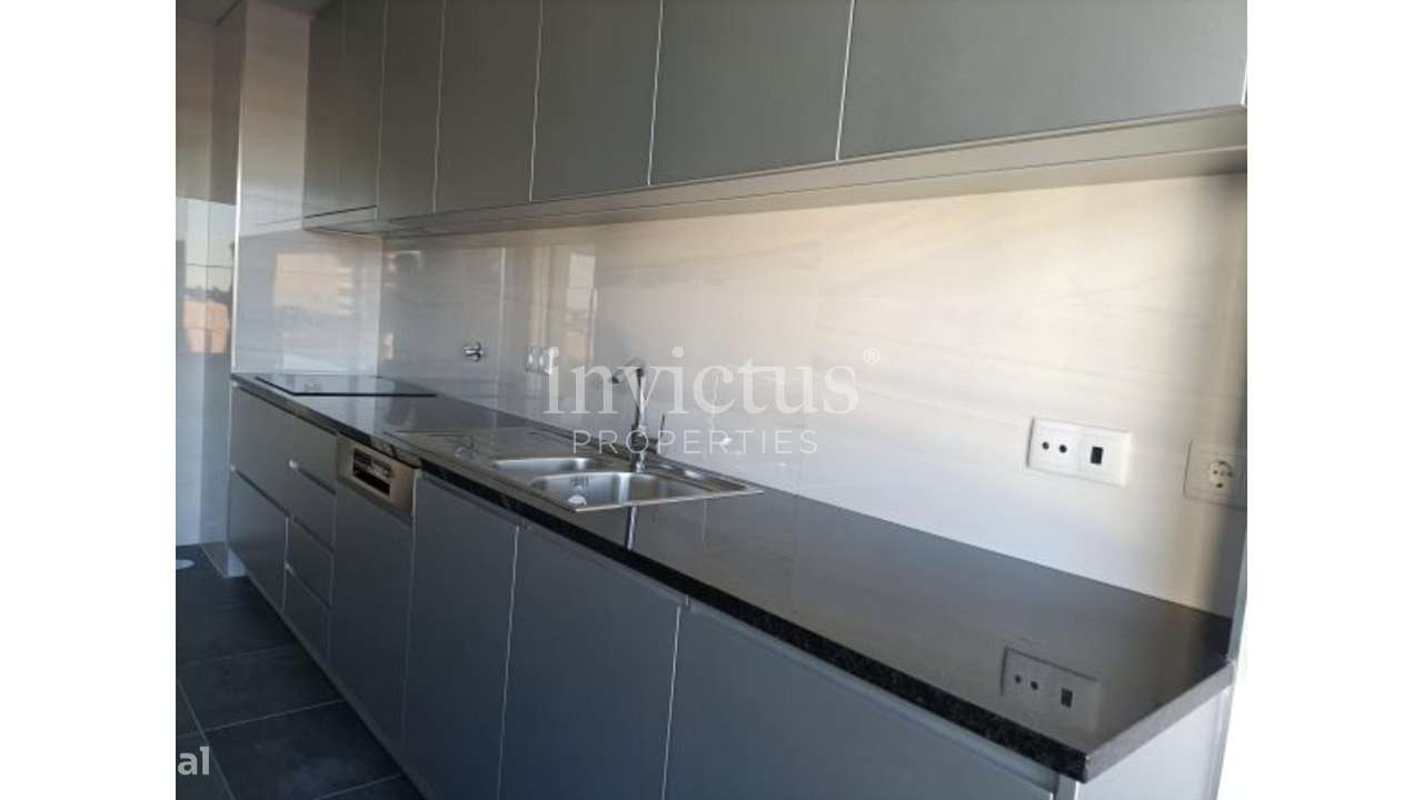 Apartamento T3 em plena Av. da Boavista-7