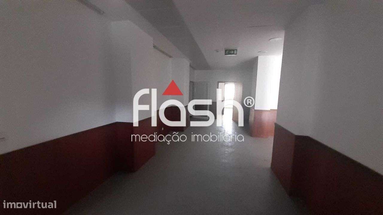 Venda de Espaço de loja/escritórios no Restelo-8