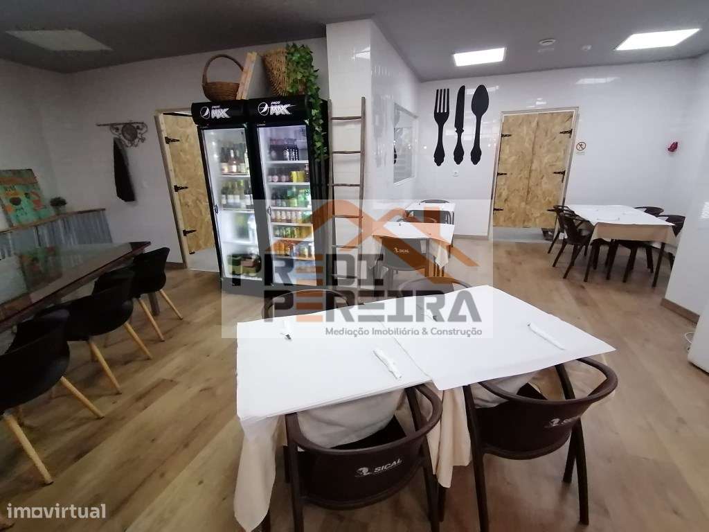 Restaurante em funcionamento em Santo António dos Cavaleiros - Grande imagem: 5/43