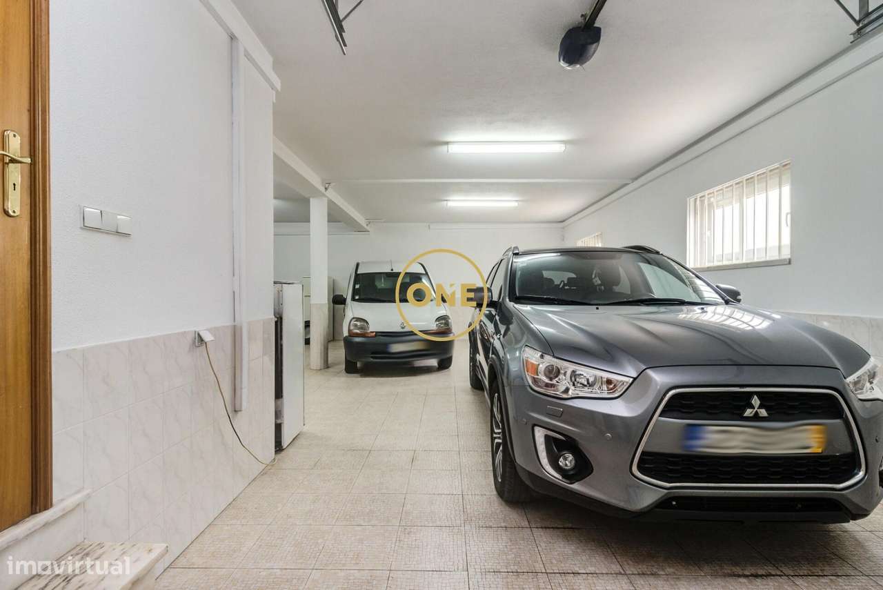 Moradia T4 com Jardim e Garagem na Ramada, Odivelas-42