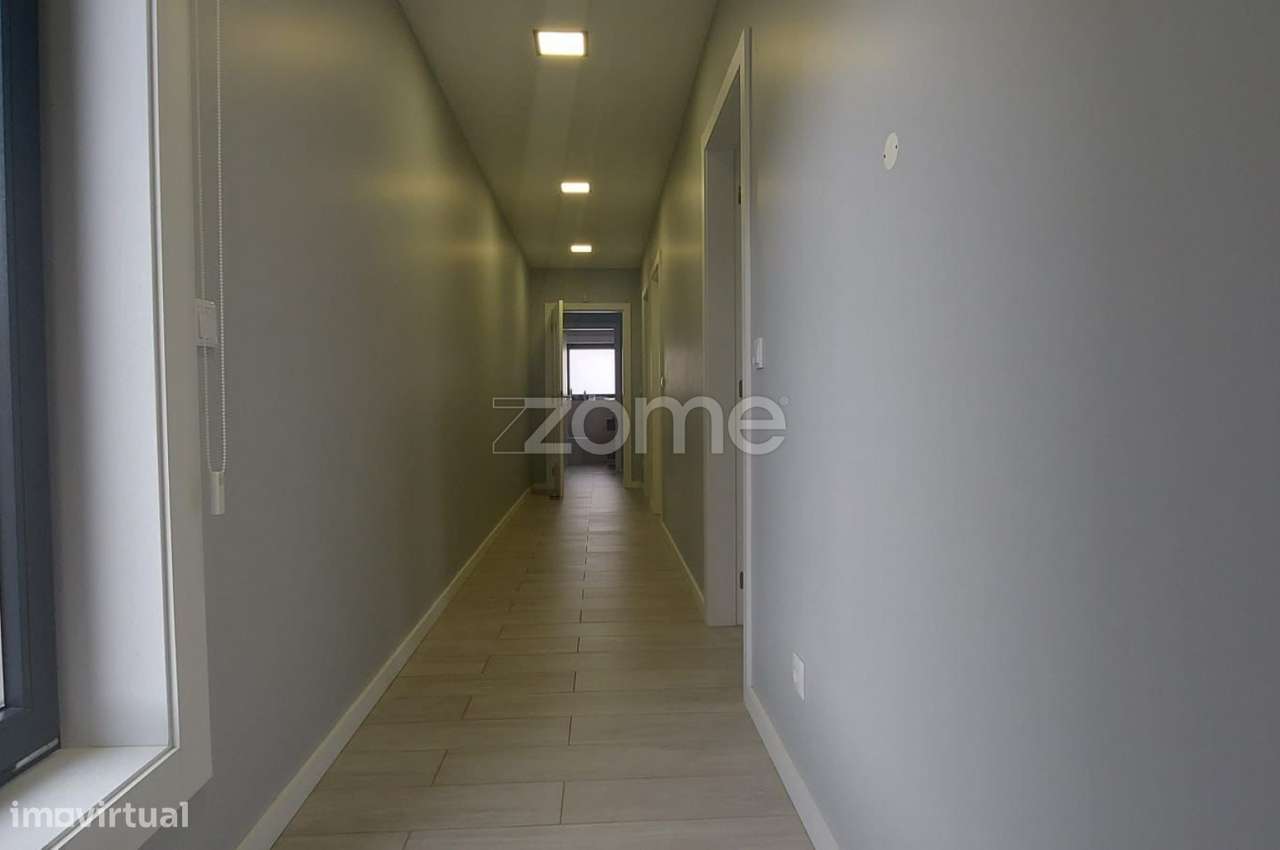 Moradia Térrea V3 com Piscina, Garagem e Terreno de 1.990 m² – Bust...-15