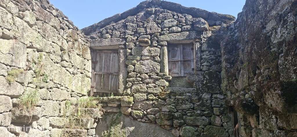 Terreno c/ Sequeira p/ Restauro  - Bouro Santa Marta-5