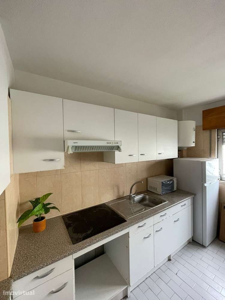 Arrendo T1 a 2 minutos do metro / Vilar de Andorinho - Grande imagem: 5/9