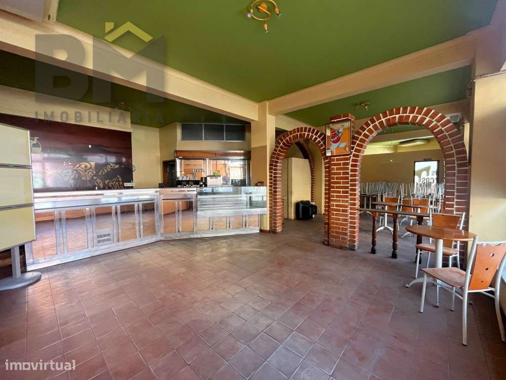 Espaço Comercial com Montras e Excelente Visibilidade em Zona Resid... - Grande imagem: 2/12