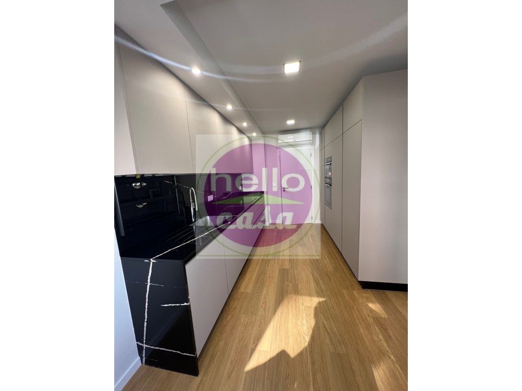 Excelente Apartamento T4 novo com garagem, junto às escolas!