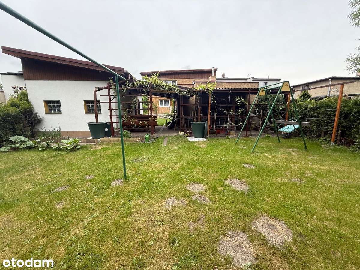 Dom w spokojnej okolicy - ZAMYSŁÓW-3