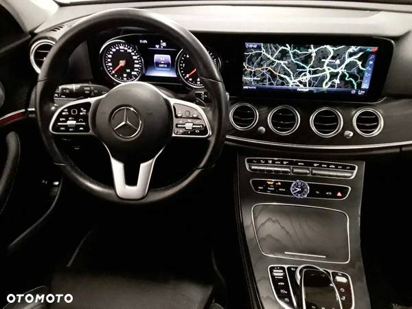 Mercedes-Benz Klasa E 300 d 9G-TRONIC - 17