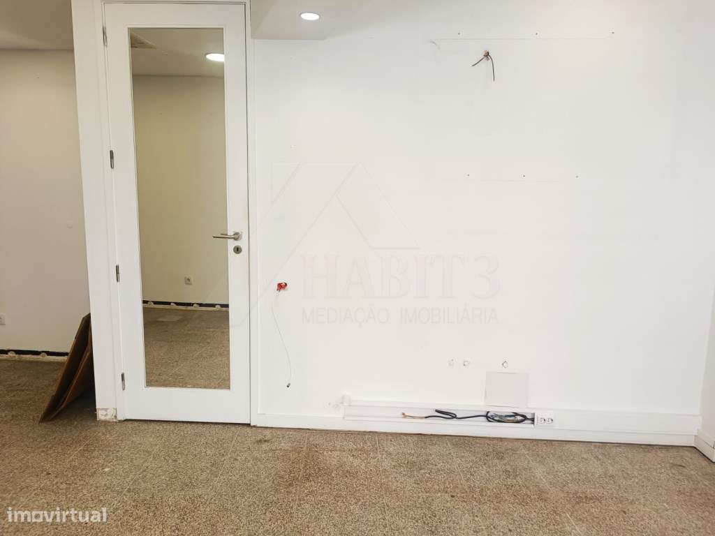 Loja para Arrendamento no Centro Histórico de Braga - Com Cave e Ex... - Grande imagem: 4/16