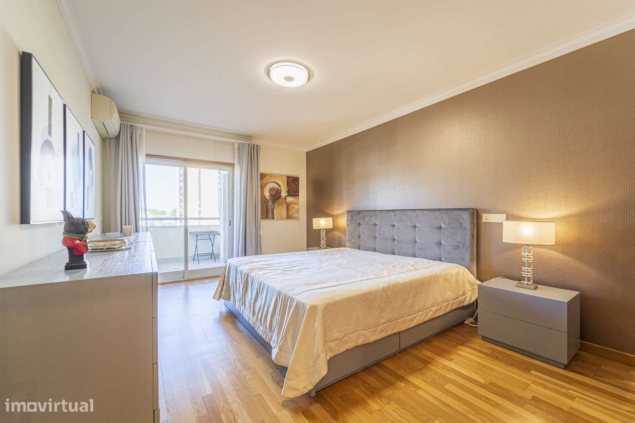 Apartamento T4 com Vista Rio no Alto do Restelo, Belém – 262 m²-23