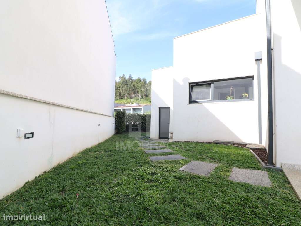 Venda Moradia Geminada T3, em Esporões, Braga-41